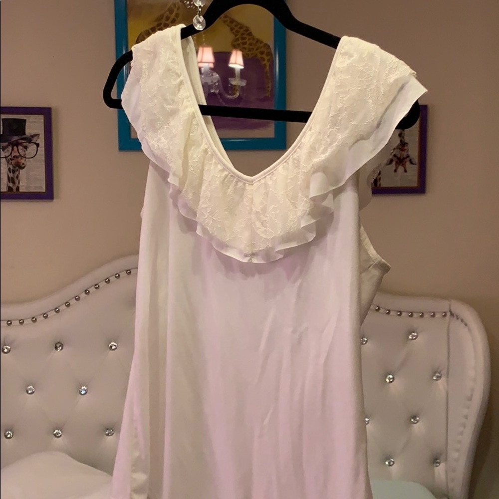 A women’s off white shirt